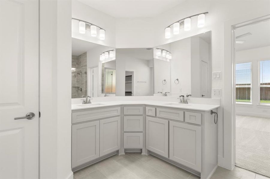 19. 2405 Parkway - Bath (3) 19. 2405 Parkway - Bath (3)