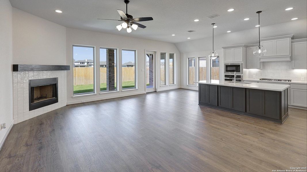 Spacious, unfurnished interior of a new home in Alsatian Oaks 60', Castroville (Image 17). Spacious, unfurnished interior of a new home in Alsatian Oaks 60', Castroville (Image 17).