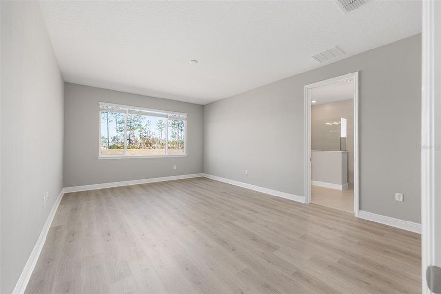 Spacious, unfurnished interior of a new home in , Ocala (Image 29).