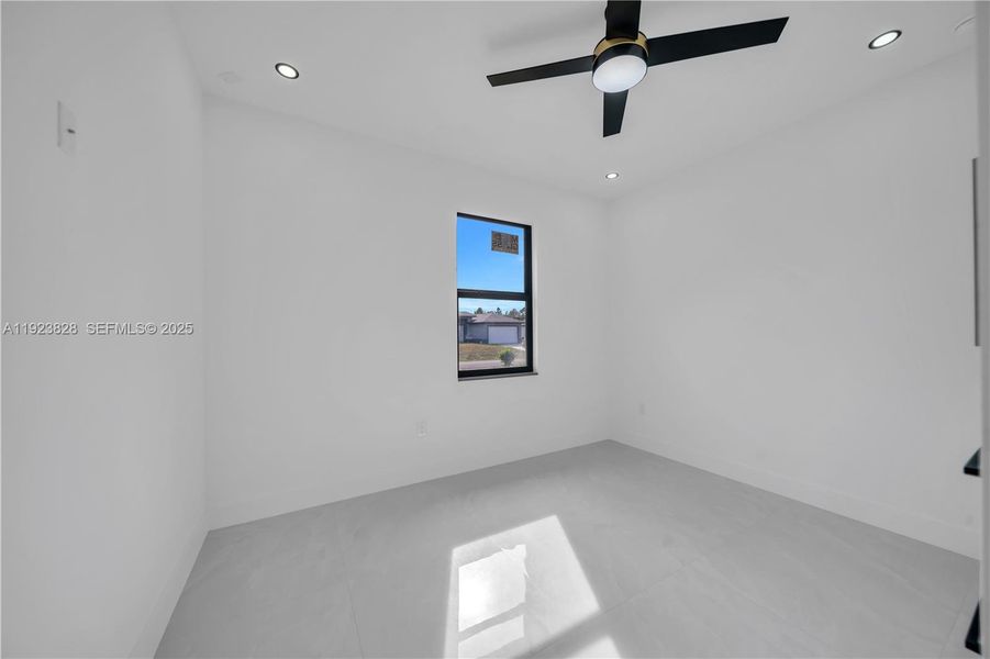 Spacious, unfurnished interior of a new home in , Lehigh Acres (Image 21).