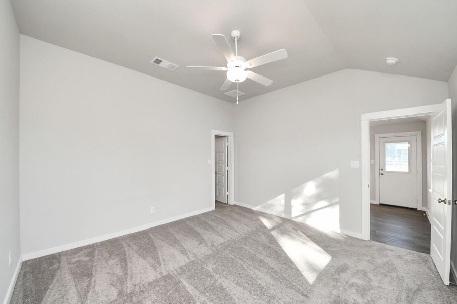 Spacious, unfurnished interior of a new home in Santa Fe, Cleveland (Image 28).