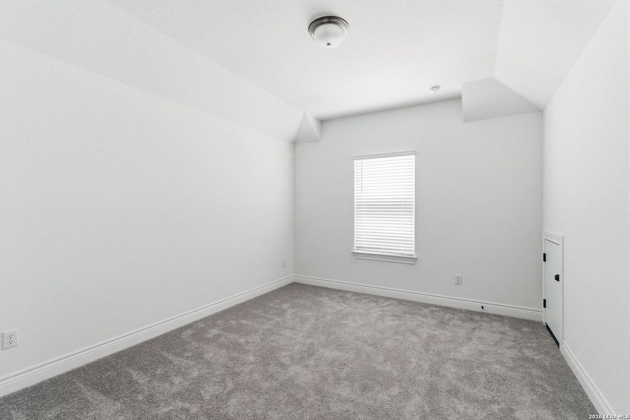 Spacious, unfurnished interior of a new home in Davis Ranch, San Antonio (Image 17).