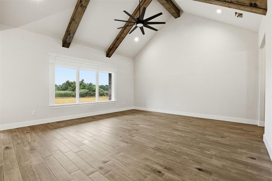 Spacious, unfurnished interior of a new home in , Granbury (Image 33).