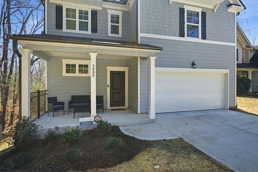 Exterior details and patio area of a home in Tell River, Atlanta (Image 3). Exterior details and patio area of a home in Tell River, Atlanta (Image 3).