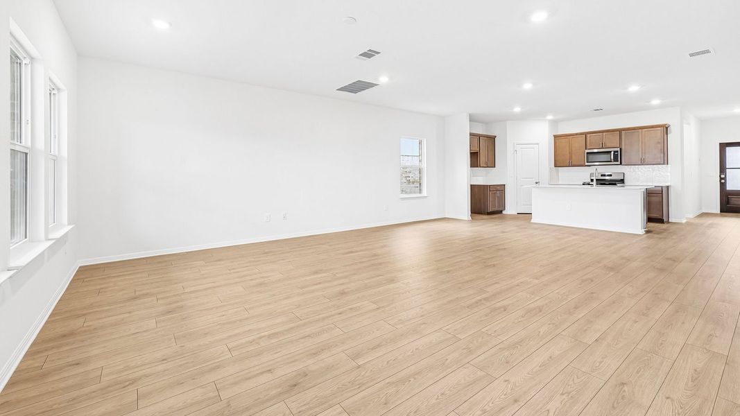 Spacious, unfurnished interior of a new home in Bar W Ranch, Leander (Image 20).