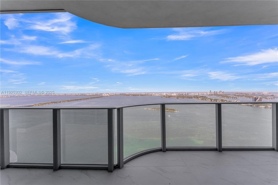 Exterior details and patio area of a home in Aria Reserve, Miami (Image 29).