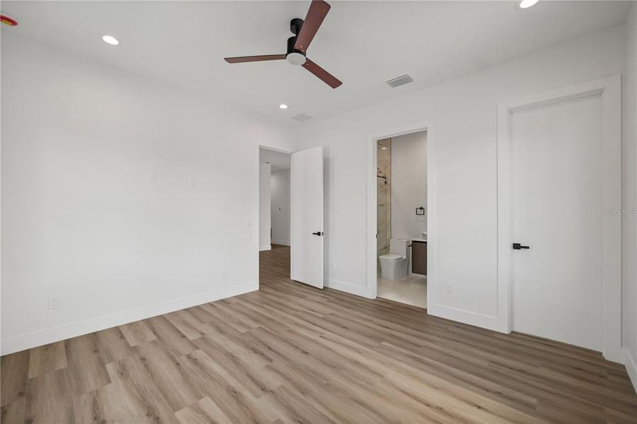 Spacious, unfurnished interior of a new home in , Tampa (Image 22).