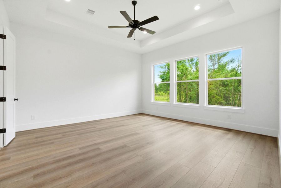 Spacious, unfurnished interior of a new home in Chapel Bend, Montgomery (Image 24).