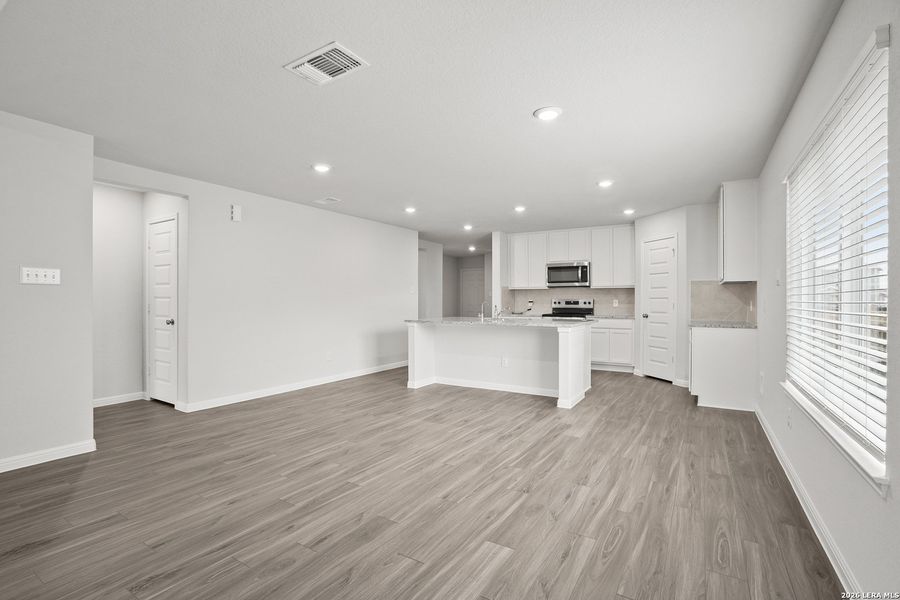 Spacious, unfurnished interior of a new home in Cinco Lakes, San Antonio (Image 27). Spacious, unfurnished interior of a new home in Cinco Lakes, San Antonio (Image 27).