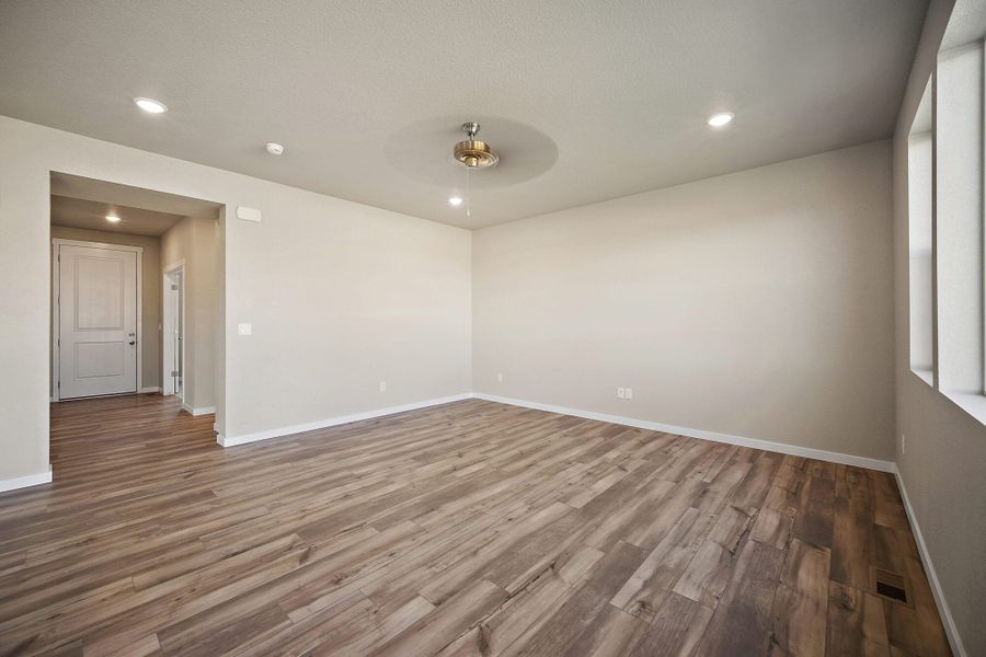 Spacious, unfurnished interior of a new home in The Glen-12, Colorado Springs (Image 22).