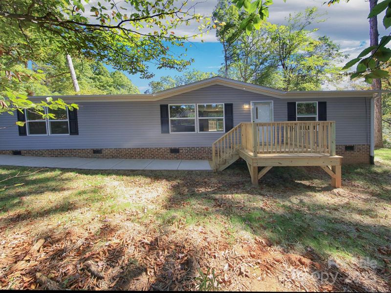 Exterior details and patio area of a home in , Catawba (Image 20).