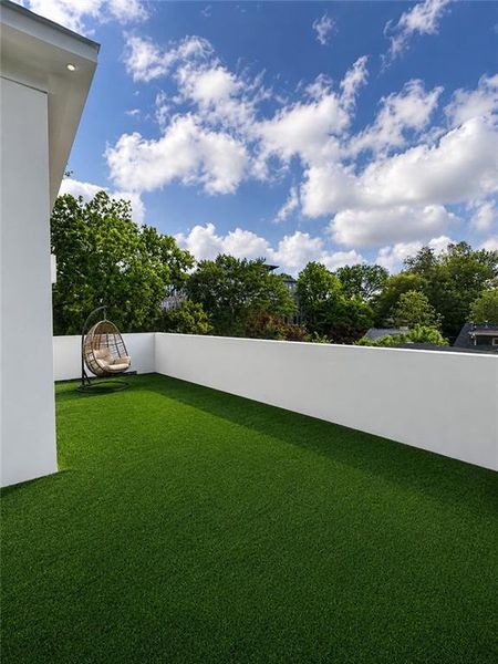 Exterior details and patio area of a home in , Atlanta (Image 4).