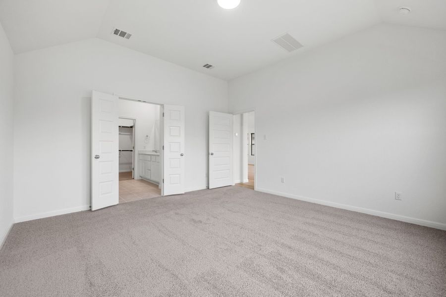 Spacious, unfurnished interior of a new home in Trinity Ranch, Elgin (Image 22).