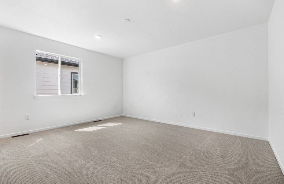 Spacious, unfurnished interior of a new home in Harvest Crossing, Aurora (Image 28).