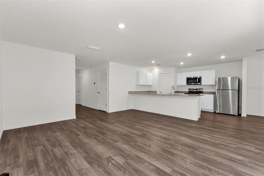 Spacious, unfurnished interior of a new home in , Port Charlotte (Image 25).