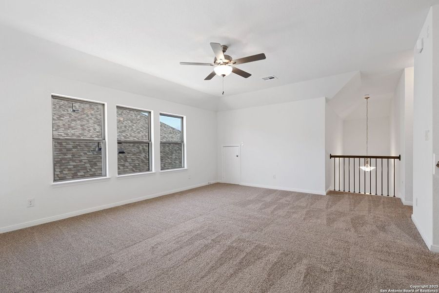 Spacious, unfurnished interior of a new home in Mayfair, New Braunfels (Image 14).