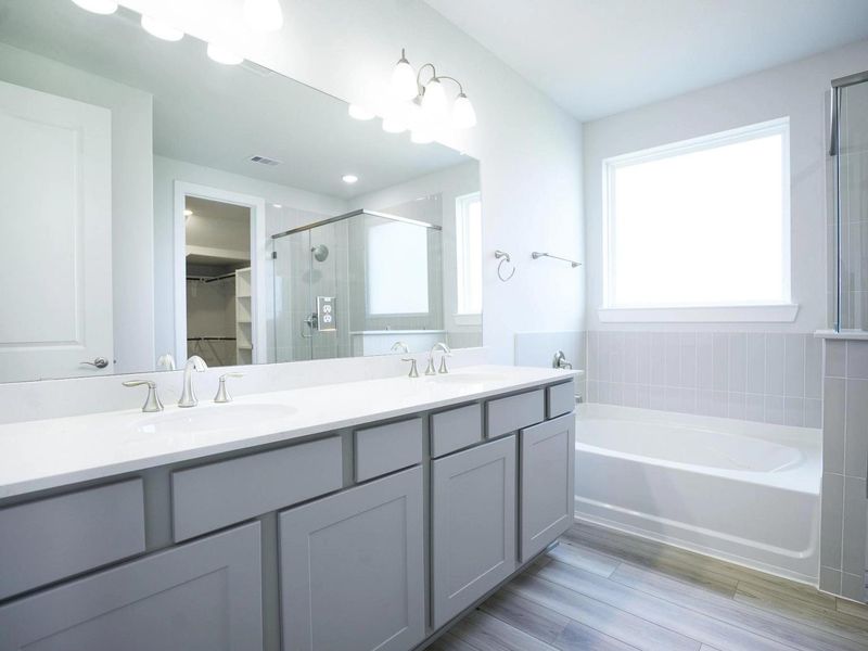 Furnished interior view inside a new home in Lago Mar, Texas City (Image 4).