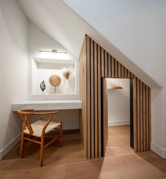 Example of Builders previously built home with similar finishes. Utilizing space to highlight natural tones and earthy elements. We will harmonize your lake home space with functional elegance.