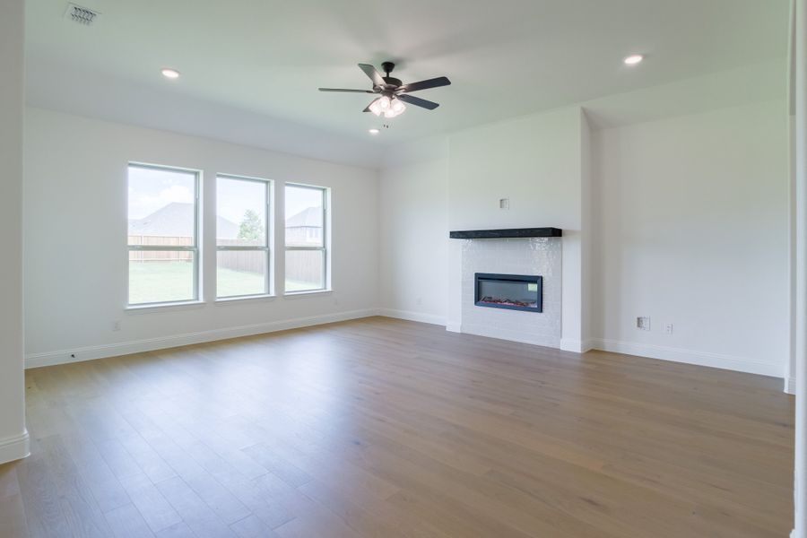 Spacious, unfurnished interior of a new home in Lovers Landing, Forney (Image 20).