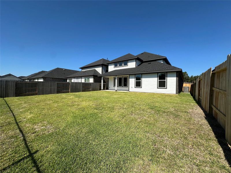 Exterior details and patio area of a home in Hills of Westlake, Conroe (Image 2).