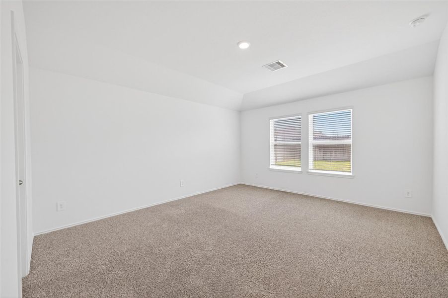 Spacious, unfurnished interior of a new home in Breckenridge Forest, Spring (Image 18).