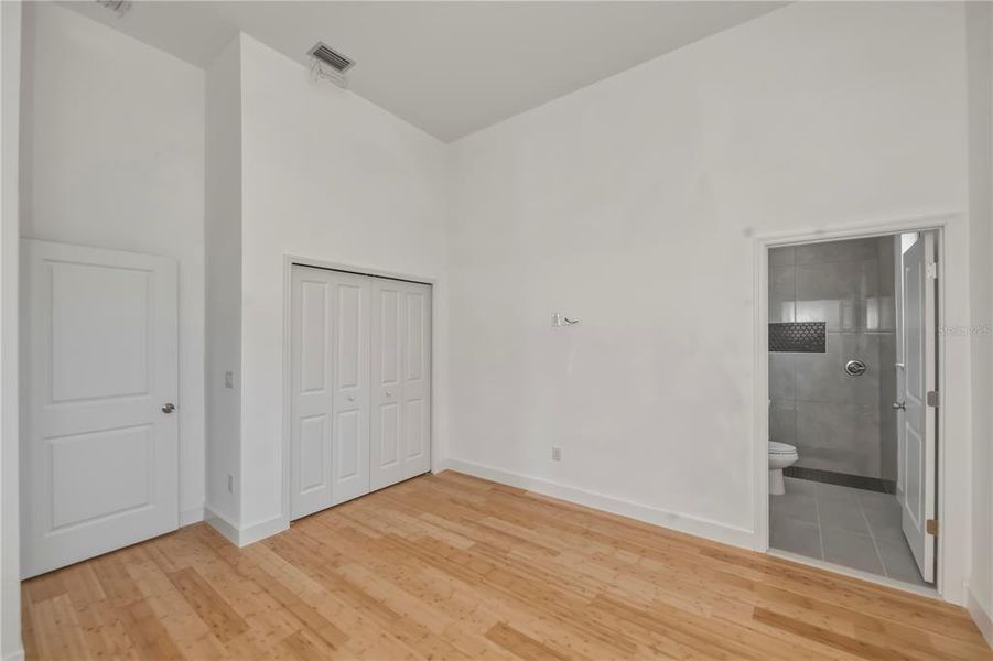 Spacious, unfurnished interior of a new home in , Port Charlotte (Image 69).