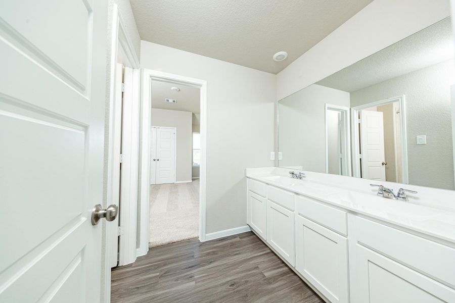Furnished interior view inside a new home in River Ranch, Dayton (Image 9).