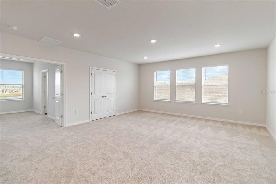 Spacious, unfurnished interior of a new home in Solera at Lakewood Ranch, Bradenton (Image 15).