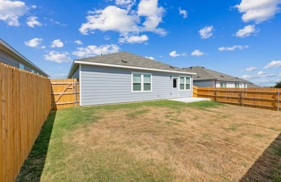 Exterior details and patio area of a home in Skyview, Belton (Image 2).