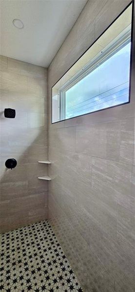 Spacious, unfurnished interior of a new home in , Sebring (Image 14).