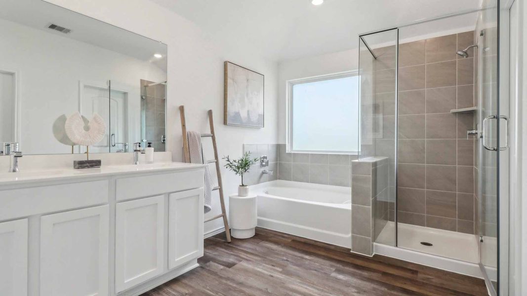 Representative furnished interior of a home built from the Lakeway by D.R. Horton in Grand Pines, Magnolia (Image 30). Representative furnished interior of a home built from the Lakeway by D.R. Horton in Grand Pines, Magnolia (Image 30).