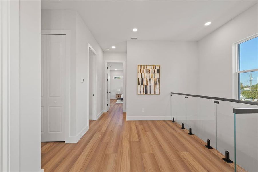 Spacious, unfurnished interior of a new home in , Tampa (Image 42).