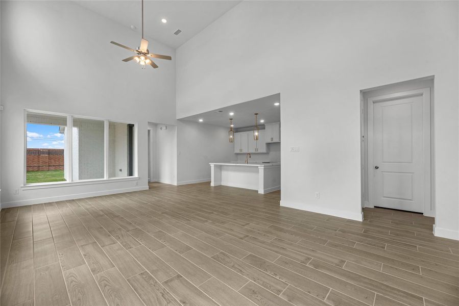 Representative image. Features, selections and colors may vary.