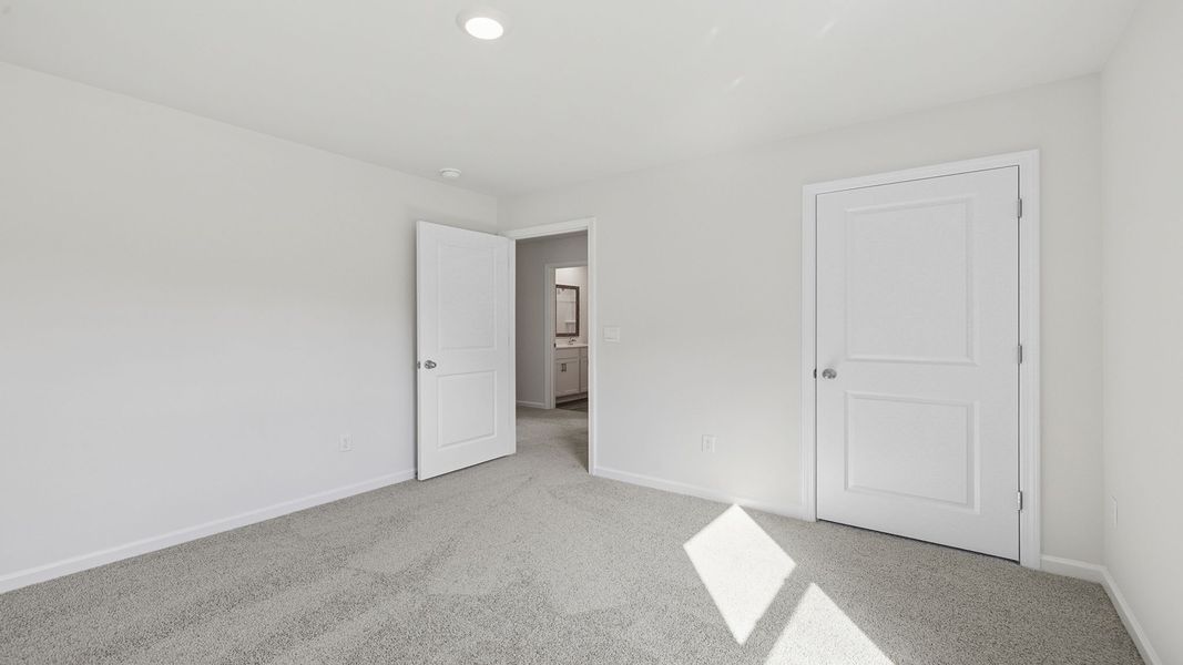 Spacious, unfurnished interior of a new home in Cloverdale Hills, Piedmont (Image 26).
