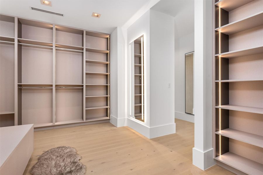 Spacious, unfurnished interior of a new home in , Fort Lauderdale (Image 21).