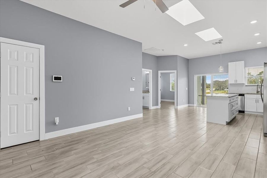 Spacious, unfurnished interior of a new home in , Kissimmee (Image 15).