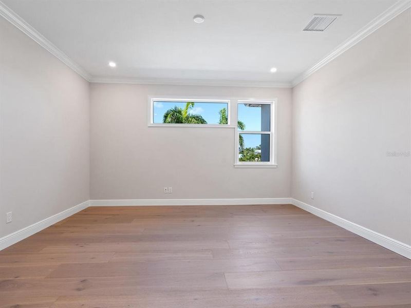 Spacious, unfurnished interior of a new home in , Sarasota (Image 63).
