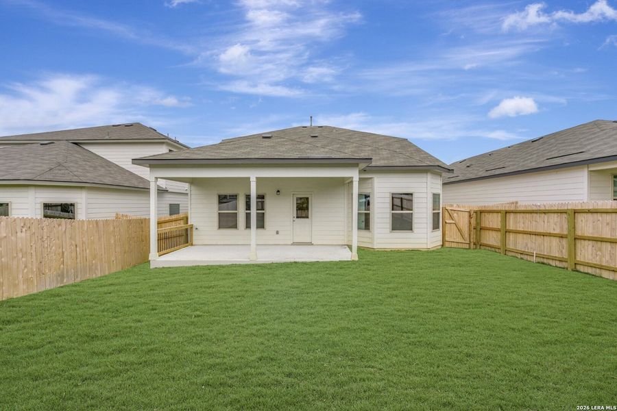 Exterior details and patio area of a home in Mesquite Ridge, San Antonio (Image 3).