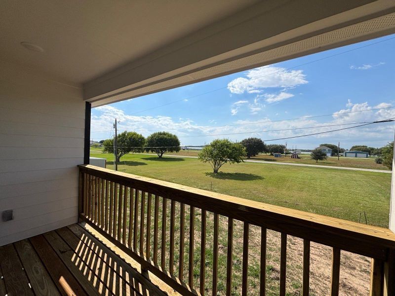 Exterior details and patio area of a home in , Palacios (Image 14).