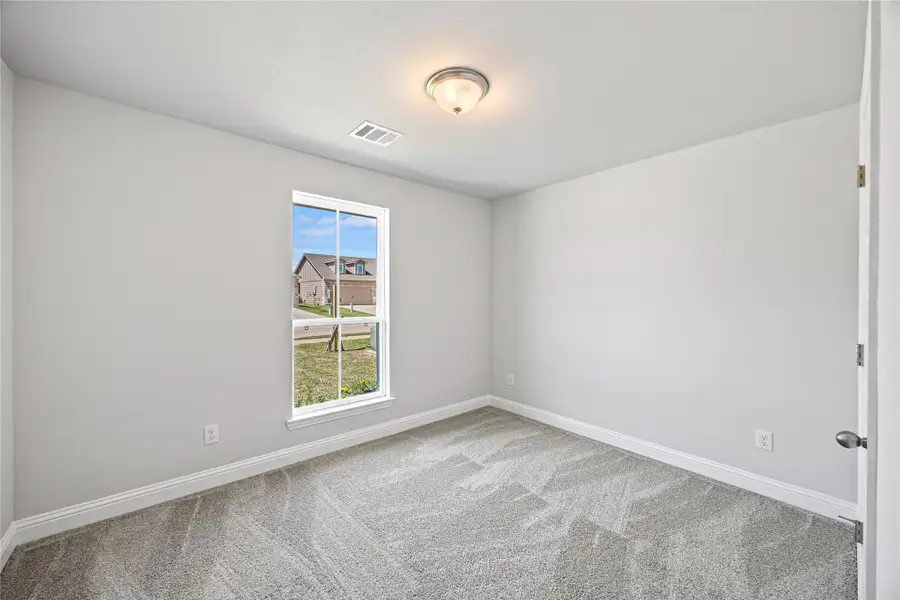 Spacious, unfurnished interior of a new home in Grand Oaks Reserve, Cleveland (Image 15).
