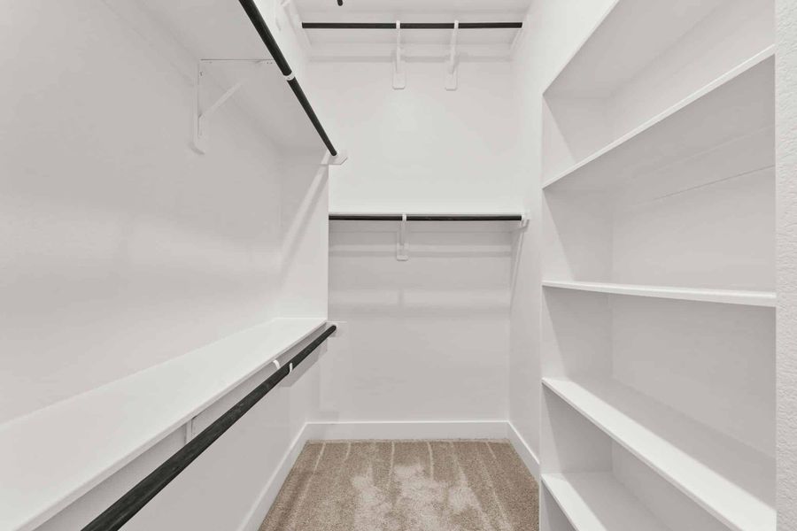 Spacious, unfurnished interior of a new home in Beacon Point, Texas City (Image 13).