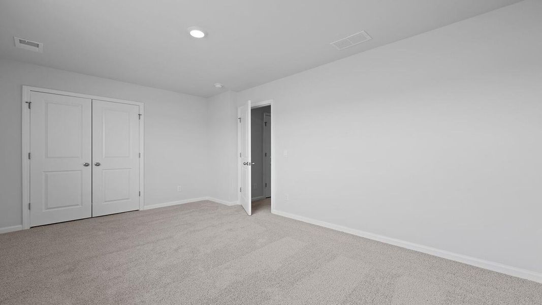 Spacious, unfurnished interior of a new home in Sheep Island, Summerville (Image 14).