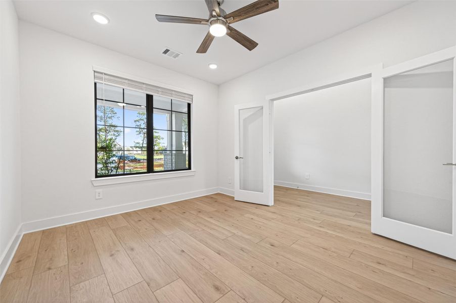 Spacious, unfurnished interior of a new home in Sorella, Tomball (Image 35).