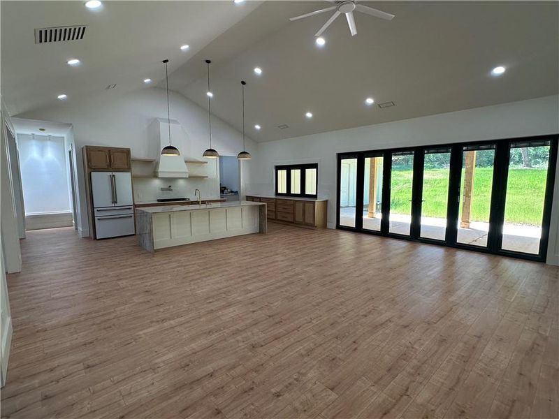 Spacious, unfurnished interior of a new home in , Atlanta (Image 15).