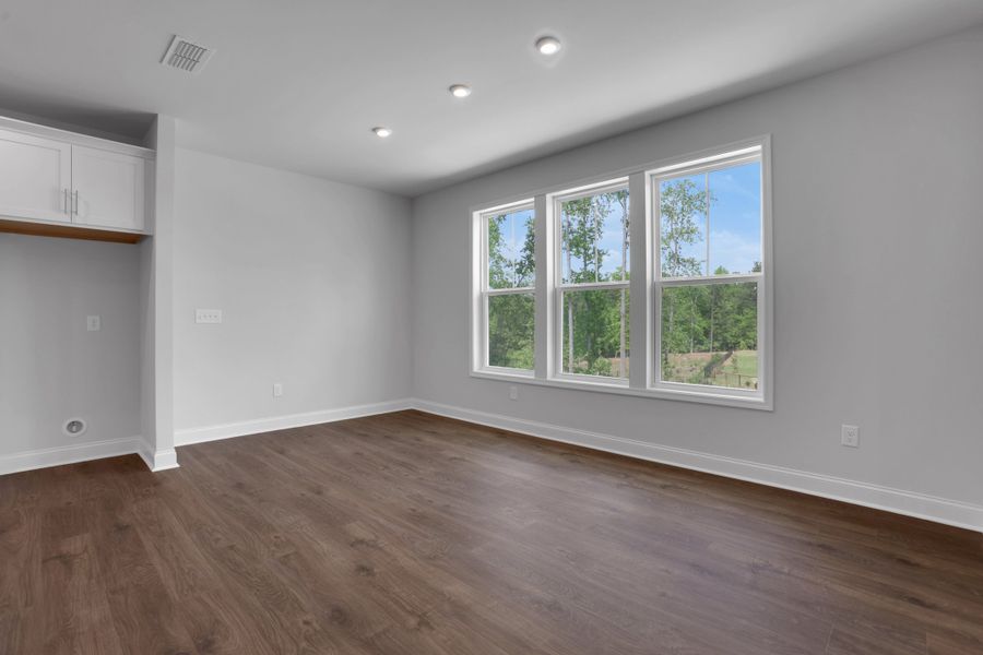 Spacious, unfurnished interior of a new home in Towne Village at Suwanee Dam, Sugar Hill (Image 24).