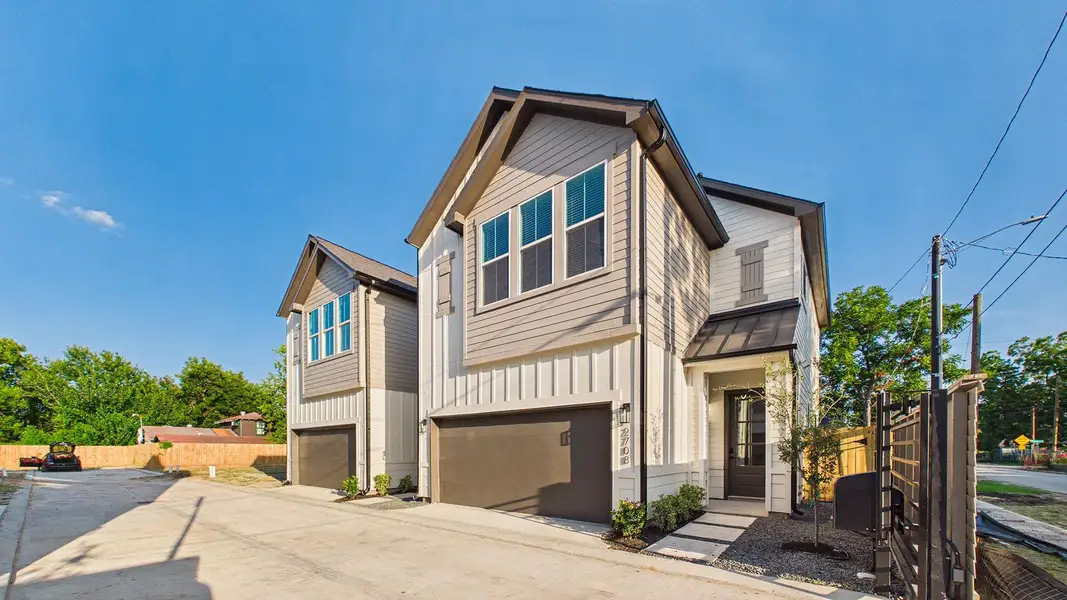 Front exterior of a new home in Reynolds Landing, Houston, TX, highlighting curb appeal (Image 25). Front exterior of a new home in Reynolds Landing, Houston, TX, highlighting curb appeal (Image 25).