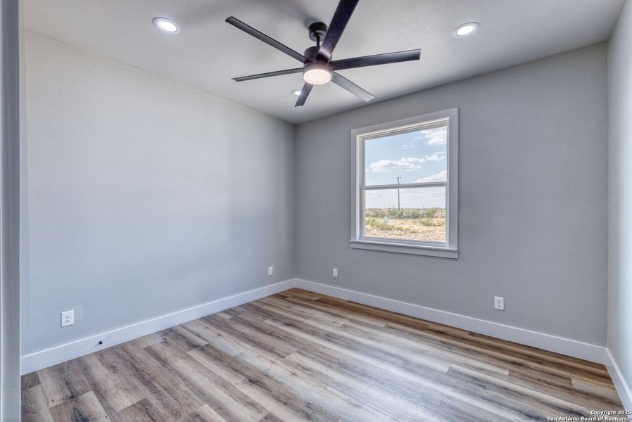 Spacious, unfurnished interior of a new home in , Uvalde (Image 14).