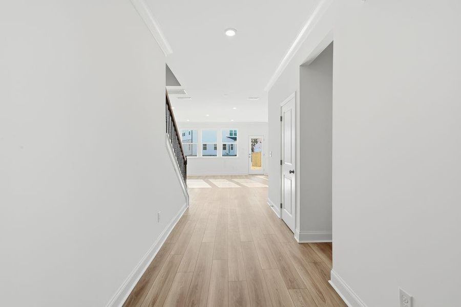 Spacious, unfurnished interior of a new home in Oakmead, Buford (Image 30).