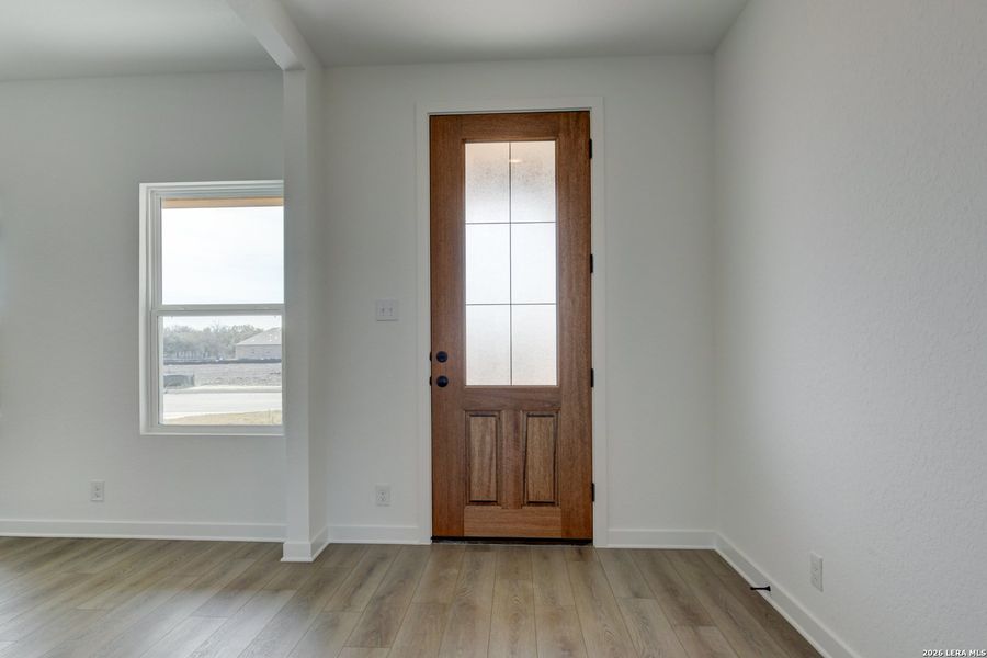 Spacious, unfurnished interior of a new home in Nopal Valley, San Antonio (Image 21).
