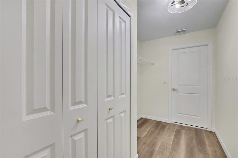 Spacious, unfurnished interior of a new home in , Crystal River (Image 40).